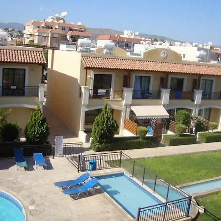 Beautiful Townhouse In A New Project With A Pool For Family Vacation Limisso