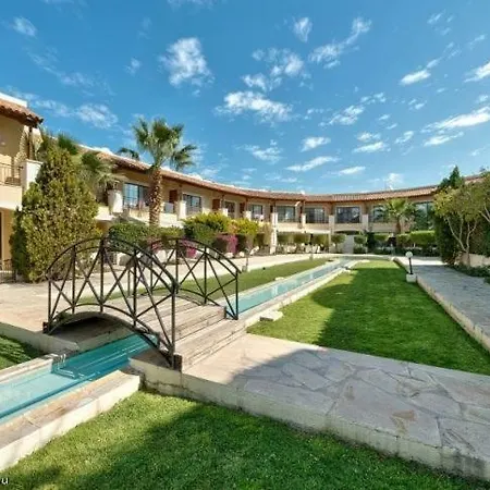 Beautiful Townhouse In A New Project With A Pool For Family Vacation Apartment *
